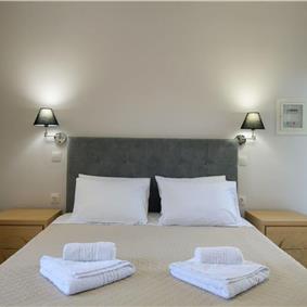 4 bedroom villa with pool, Chalikounas, sleeps 8